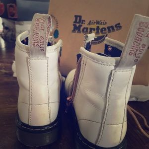Toddler doc martens in white with gold detail